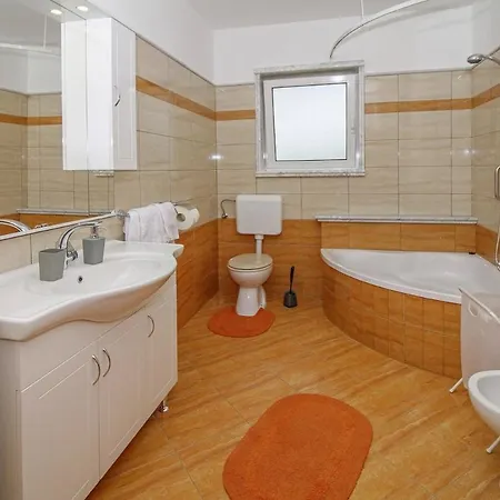 Linda In Lovrinići Ferienhaus *