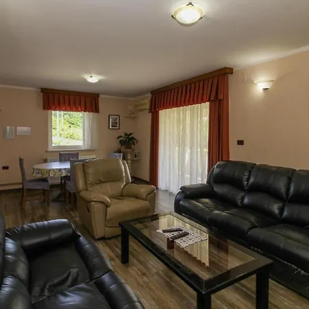 Linda In Lovrinići Ferienhaus *