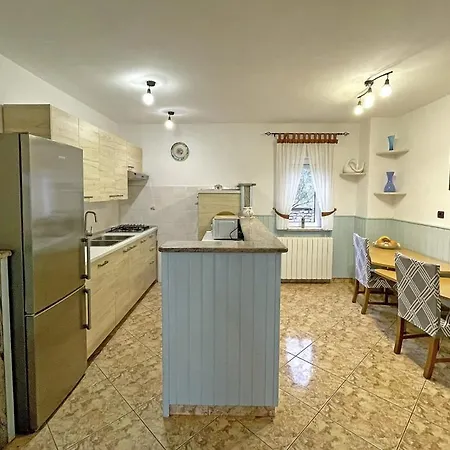 Linda In Lovrinici Holiday home