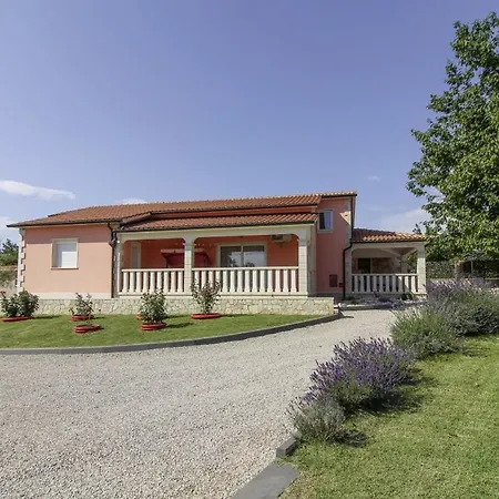 Linda In Lovrinici Holiday home *