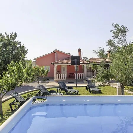 Linda In Lovrinici Holiday home
